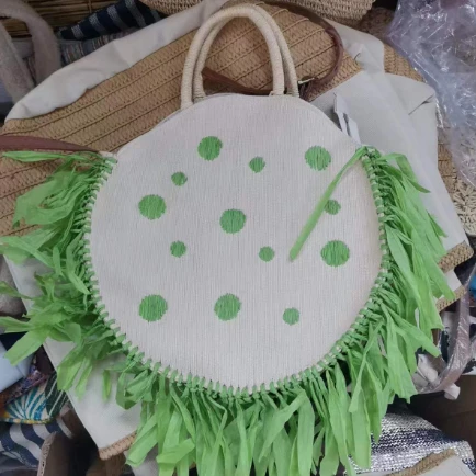 Borsa rotonda da ricamo a carta verde con nappe