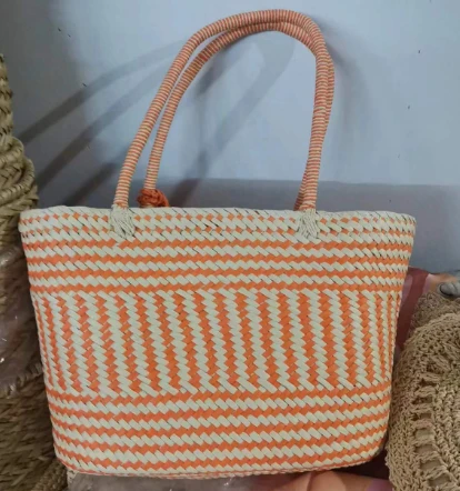 Borsa tote grande in carta intrecciata arancione e beige