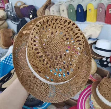 Cappello estivo vuoto in carta traspirante