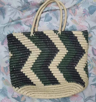 Elegante borsa da spiaggia in carta naturale intrecciata a mano
