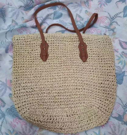 Borsa di paglia da donna all'uncinetto fatto a mano