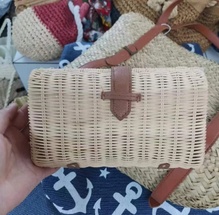 Borsa da sera piccola in rattan intrecciato a mano