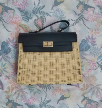Borsa da donna quadrata in rattan