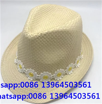 Cappello Fedora con piccolo fiore