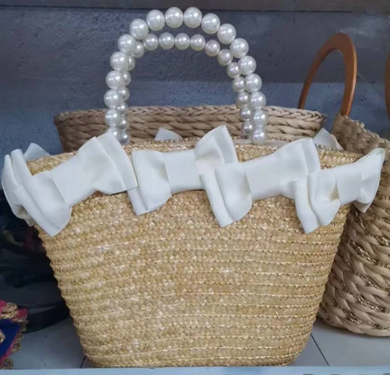 Peral gestisce il sacchetto di paglia da donna di grano naturale