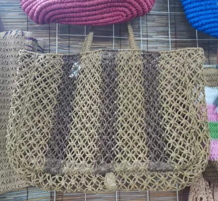 Borsa tote da donna grande cava intrecciata a mano marrone