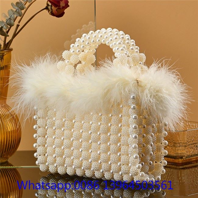 Borsa da festa in perle intrecciata a mano da donna