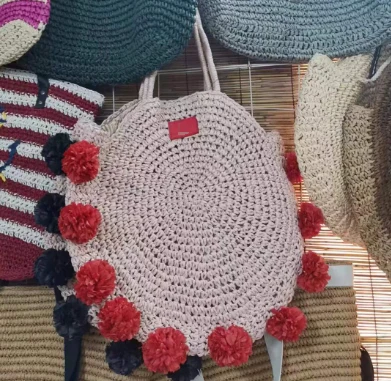 Sacca di paglia a forma rotonda con palline