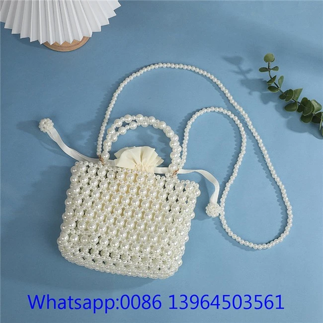 Borsa a tracolla con perline di perle