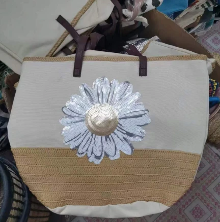 Borsa da spiaggia grande con ricamo di paillettes