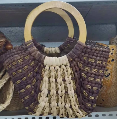 Borsa per donne intrecciata di colore di colore scuro
