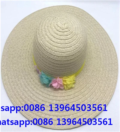 Cappello estivo da donna beige con fiore fatto a mano