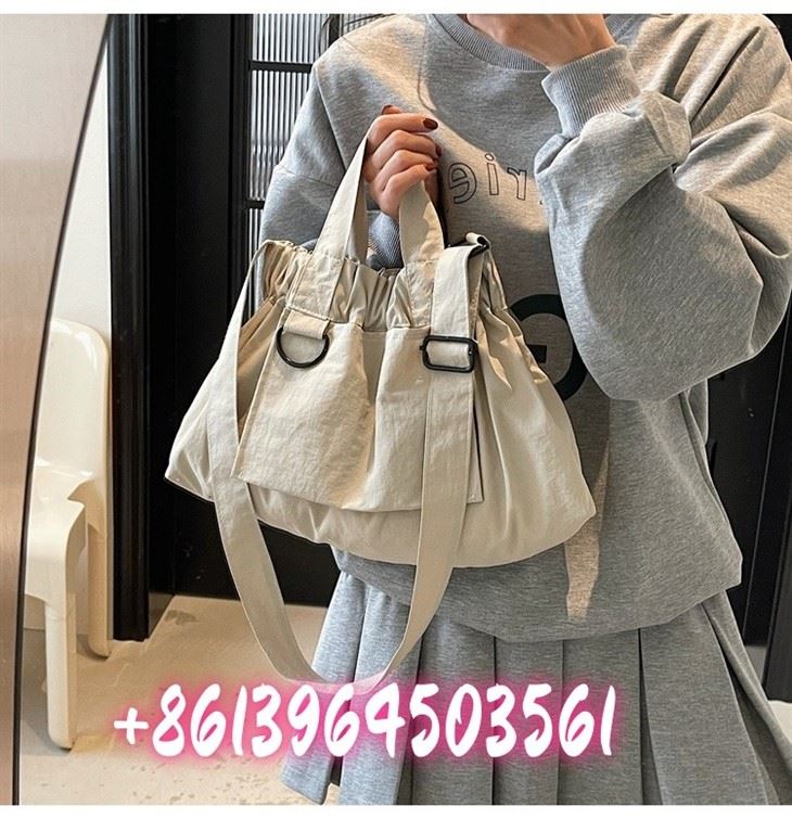 Sacca a tracolla in tessuto in nylon beige