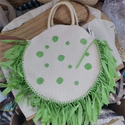 Borsa rotonda da ricamo a carta verde con nappe