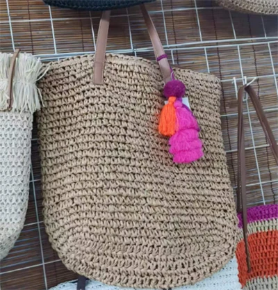 Borsa da donna intrecciata a mano con palline colorate