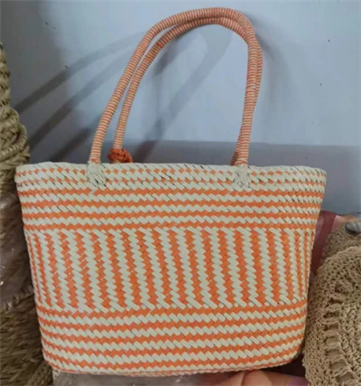 Borsa tote grande in carta intrecciata arancione e beige