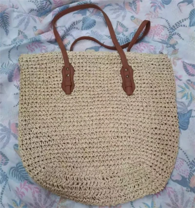 Borsa di paglia da donna all'uncinetto fatto a mano