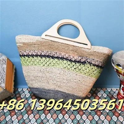 Borsa rafia con manici in legno