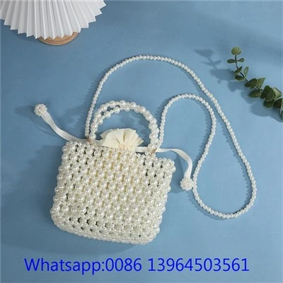 Borsa a tracolla con perline di perle