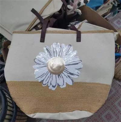 Borsa da spiaggia grande con ricamo di paillettes
