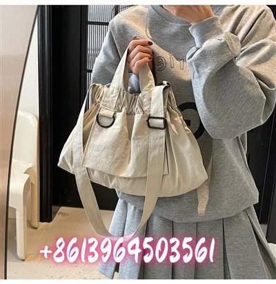 Sacca a tracolla in tessuto in nylon beige